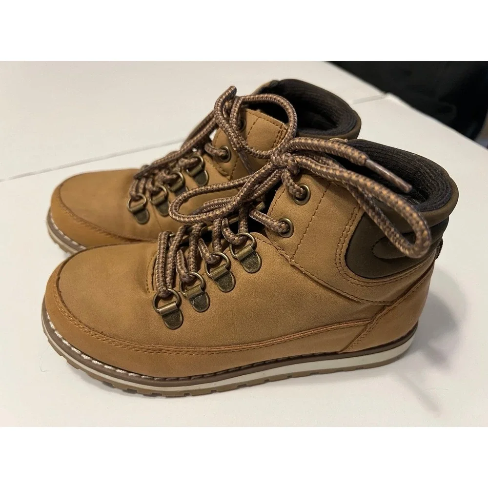 Boys size 13 boots (s-141)